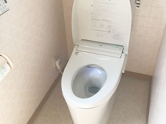トイレリフォーム オート洗浄機能がついた、便利で快適なトイレ