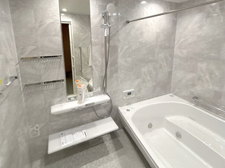 バスルームリフォーム 掃除の手間を軽減した、お手入れ簡単バスルーム