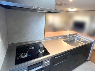 キッチンリフォーム 内装の雰囲気も一新したシックなキッチン