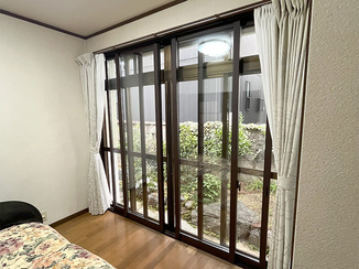 断熱リフォーム 寝室の寒さと騒音を緩和した快適な内窓